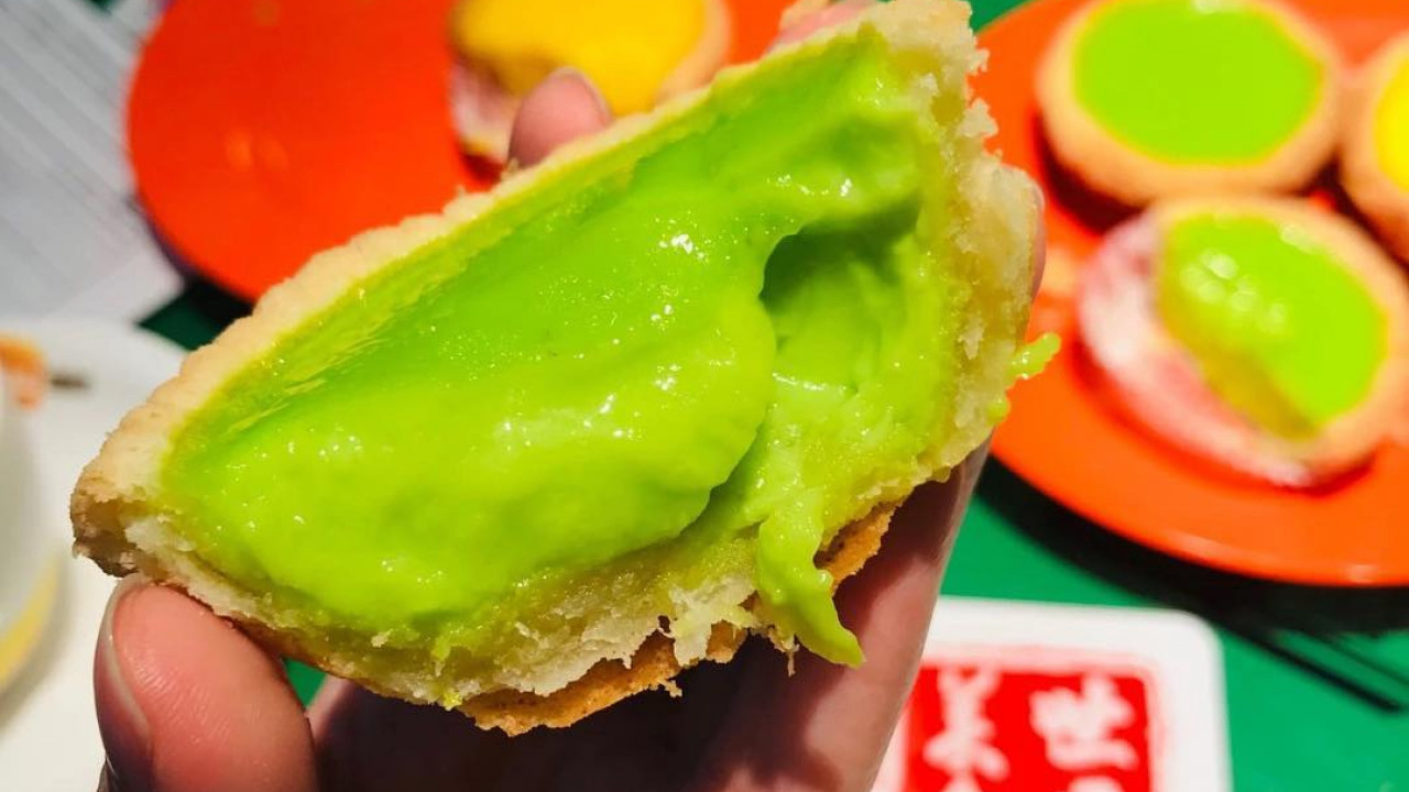 沙田美食丨沙田冰室創意班蘭味蛋撻！吸睛青綠賣相+淡淡班蘭香氣+酥皮蛋撻 