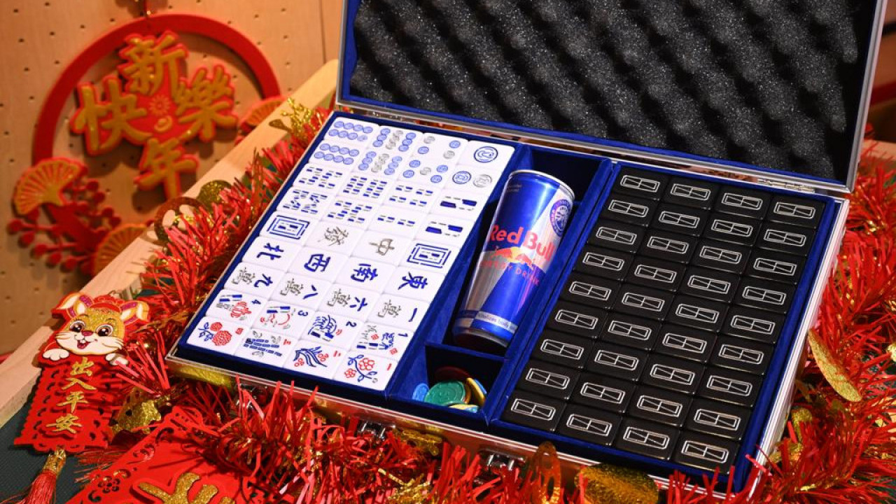 Red Bull免費送限量版麻雀！銀色鋁金屬盒／內附Red Bull／特色花牌圖案