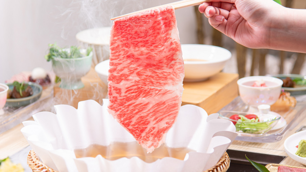 牛陣火鍋放題店全新副線「牛陣HANARE」登陸銅鑼灣！歎高級A5黑毛和牛涮涮鍋／海膽／和牛赤身／首創泡沫豆乳蕃茄湯底