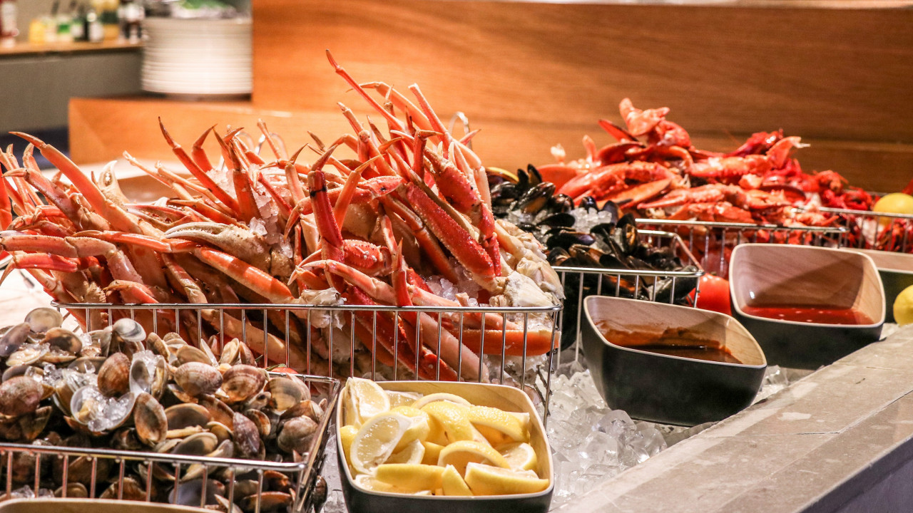 唯港薈The Market期間限定自助餐   任食日本生蠔／松葉蟹腳／片皮鴨／榴槤甜品／GODIVA軟雪糕