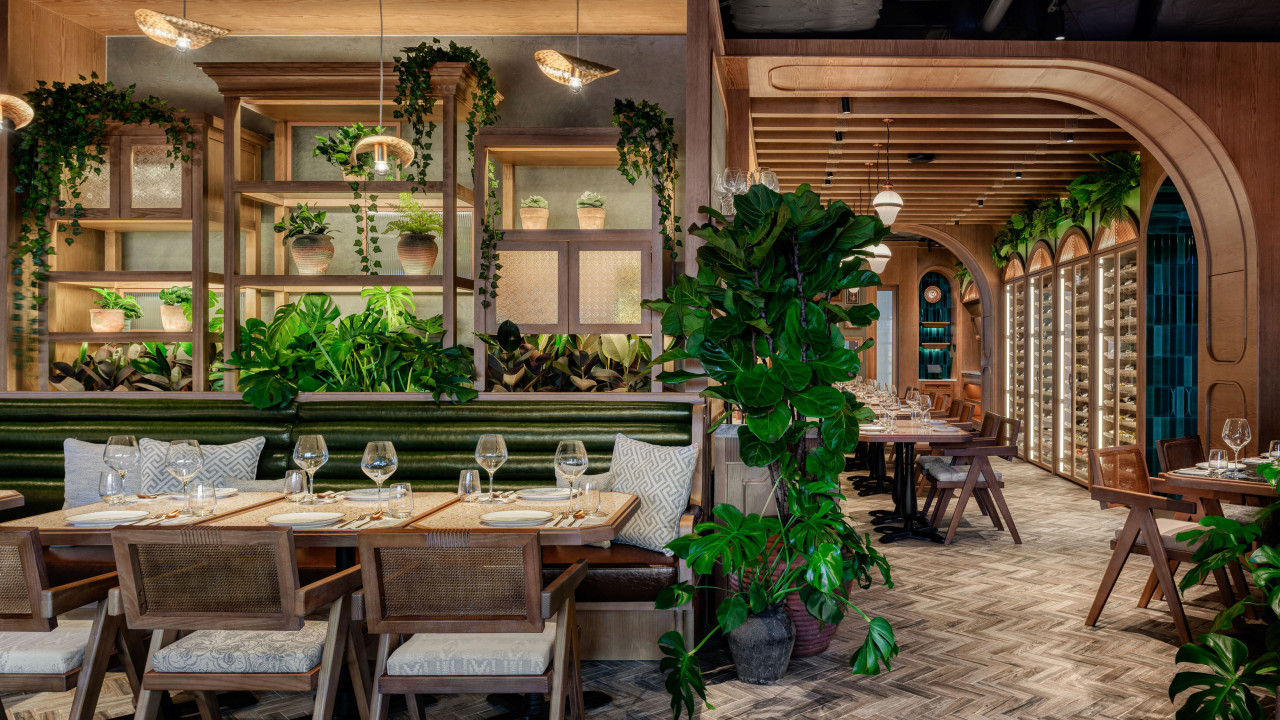 異國風花園！東涌地道中東菜打卡餐廳 炭爐烤海鮮／煙燻慢煮羊肩／蒜醬燒春雞／炸忌廉甜餃子／雪糕米布甸