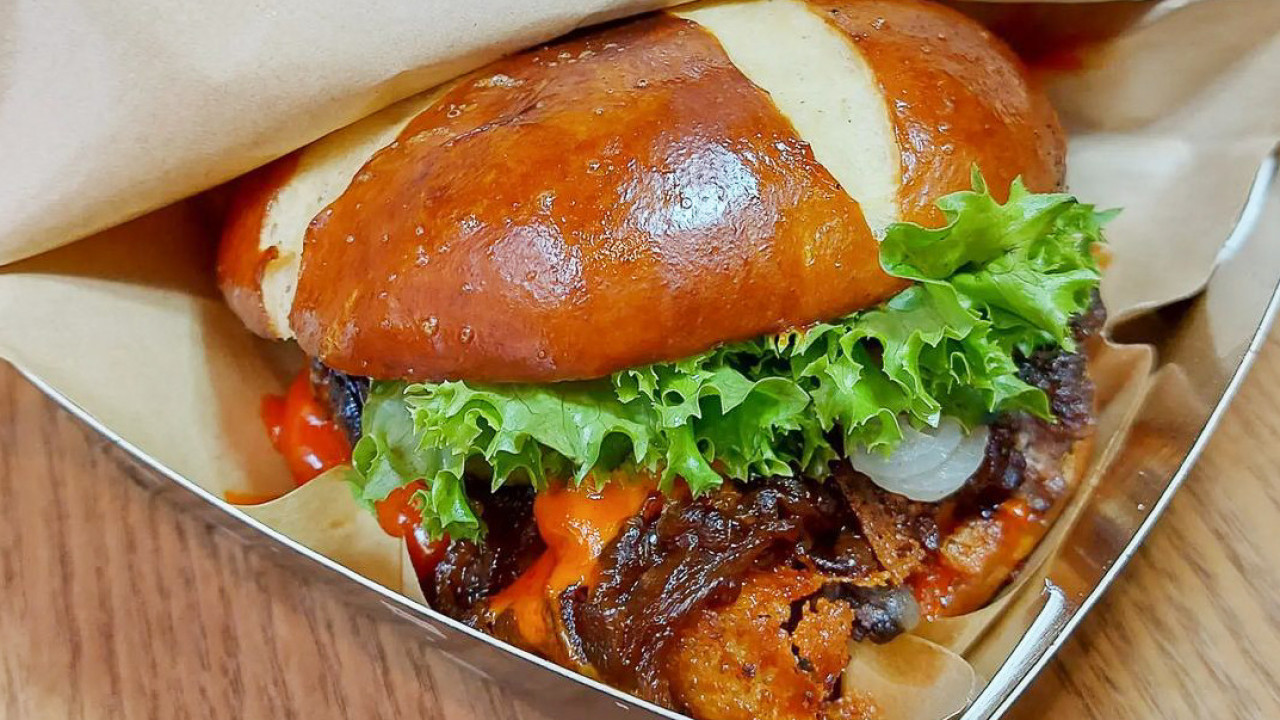 中環半山本地手工漢堡店！超Juicy沙嗲牛肉／咕嚕菠蘿炸雞／避風塘炸軟殼蟹Burger