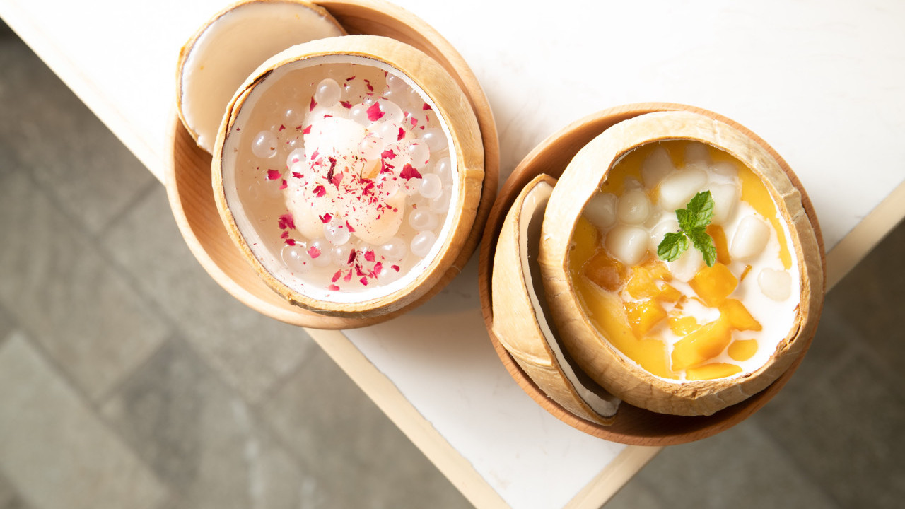 椰子主題甜品店 滋潤桃膠雪燕椰皇燉蛋白