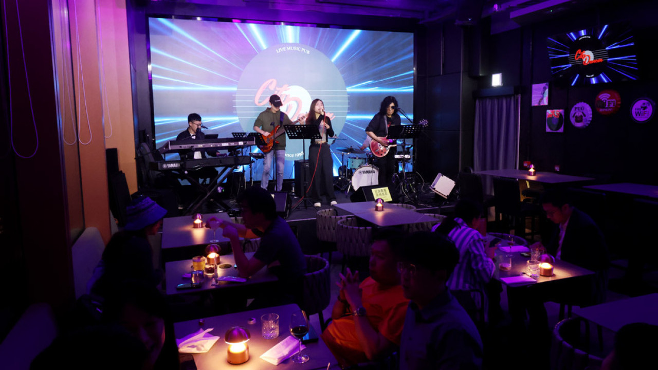 經典 Live Music House 回歸 2,000 呎空中花園 / 前 Grand Hyatt 酒店廚師主理