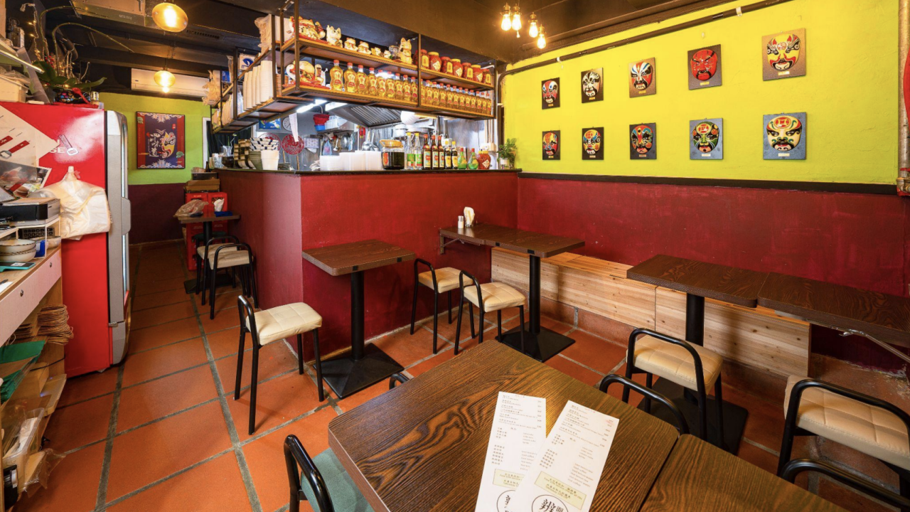 中環創意新派川菜小店「辨面館 BMG」   川弄醬燒牛肋骨／金沙虎蝦丸／蝦球伴麵／紅燒牛肋麵／酸菜海鱸魚