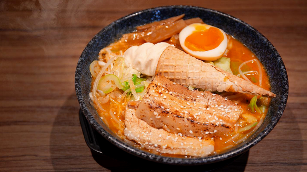 一生懸麵拉麵店聯乘甜品店雪糕拉麵大熱回歸！     花生醬雪糕配辛辣湯底拉麵／配新品厚切叉燒！