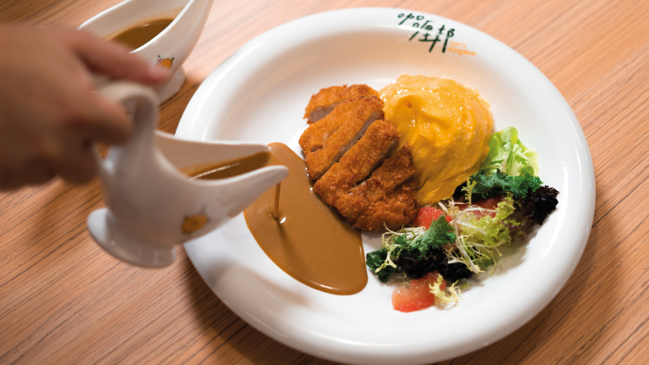 沙田新開亞洲咖喱主題餐廳！日式炸豬排咖喱配旋風蛋／印度西冷牛咖喱／焦糖爆谷紅豆流心千層吐司