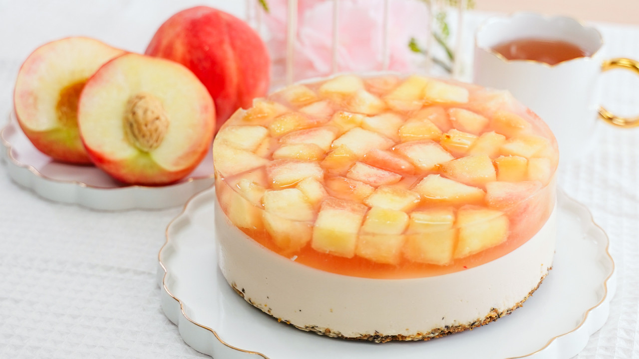芝士蛋糕｜夏日清爽免焗甜品！白桃烏龍慕斯蛋糕食譜　夢幻打卡鏡面果凍+清甜水蜜桃乳酪慕斯