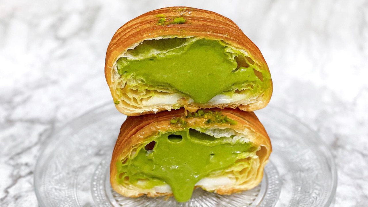 人氣享樂烘焙全新開心果吉士酥皮冰心！香脆酥皮+爆餡開心果吉士醬+軟糯大福皮