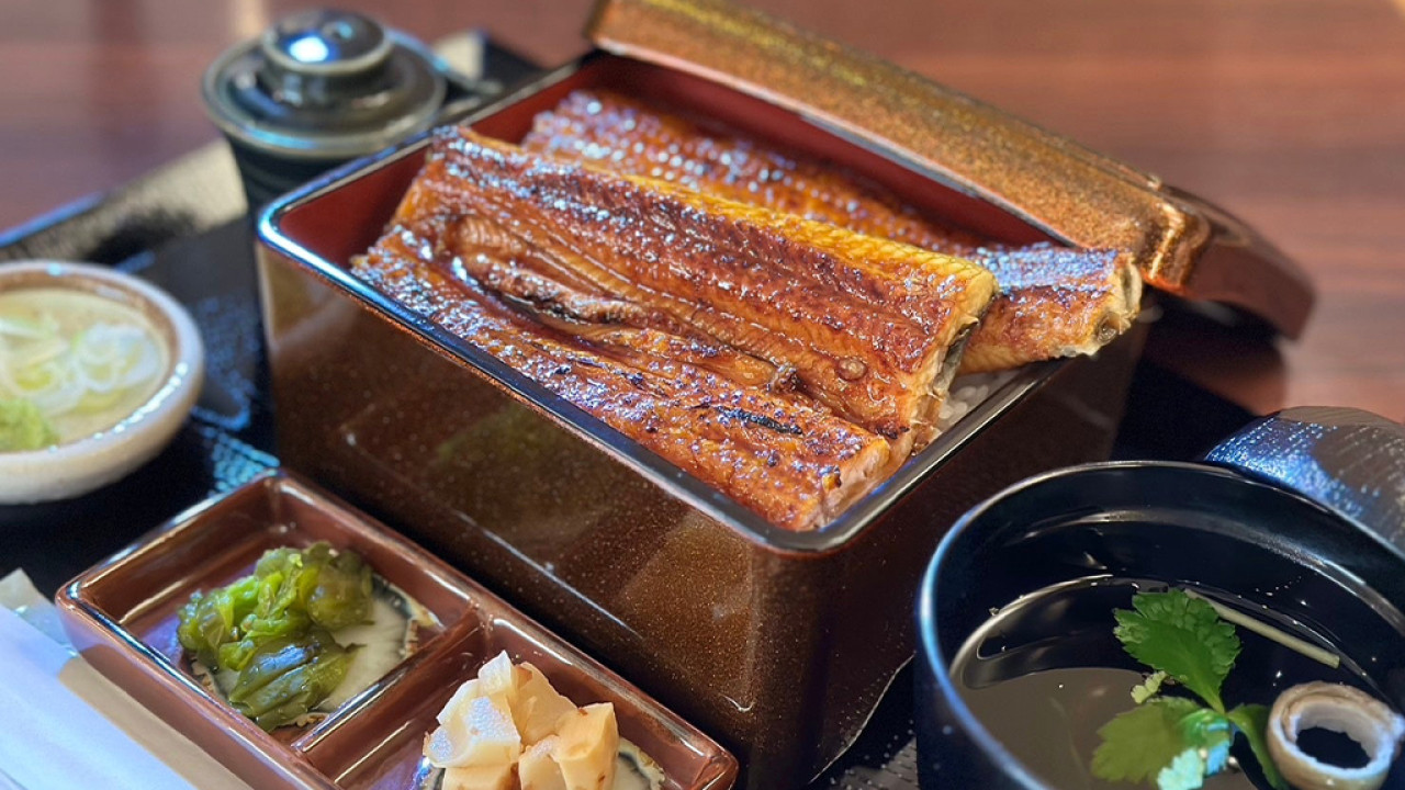 東京驚現激抵超大分量鰻魚飯 350克盛惠$145、相等出面半價！