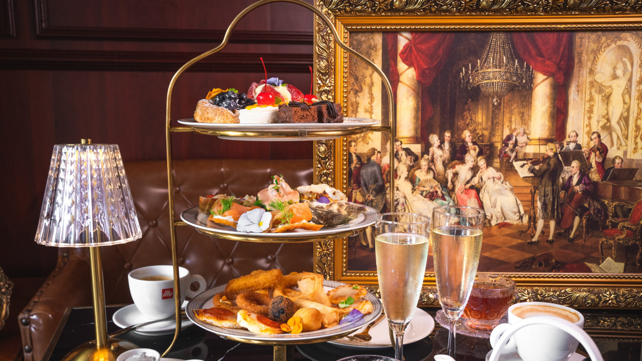 將軍澳宮廷風歐陸餐廳「La Rosabelle Bar & Grill」推出全新三層架下午茶   蟹肉牛油果三文治／龍蝦包／焗蝸牛／無限暢飲氣泡酒