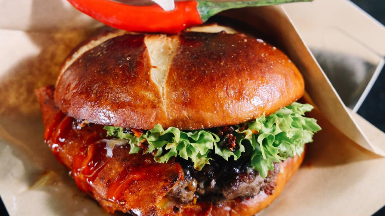 陀地漢堡店 自家鑽研歐式十字包 / 廚師發辦漢堡