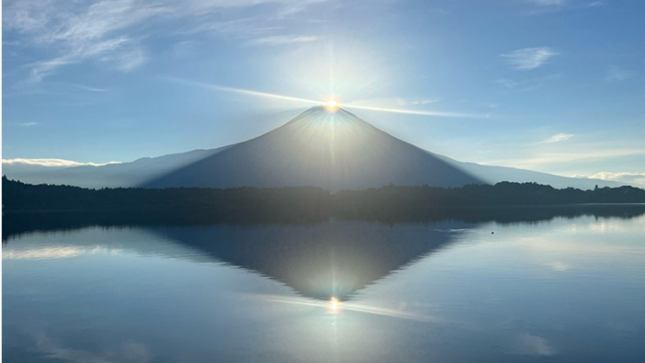 日本今晨出現「雙鑽富士山」 極罕見現象！為7夕送上兩顆大鑽石