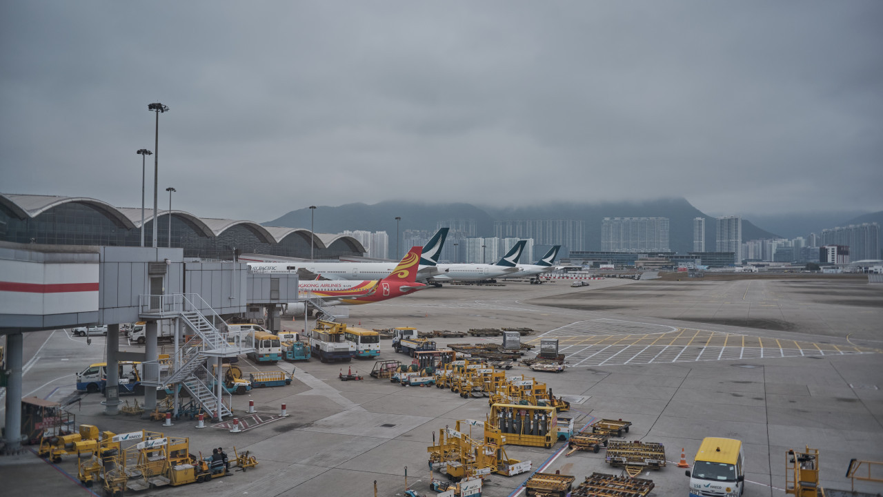  颱風蘇拉｜香港過百班航班宣佈取消 5大航空公司最新安排！影響天數不只1日 （持續更新）