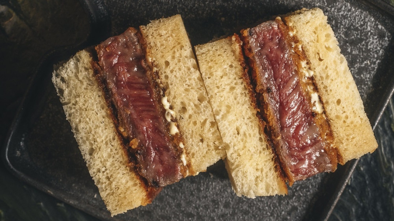 中環酒店頂樓餐廳「The Aubrey」推出全新菜單   A4和牛三文治／龍蝦海膽炒飯／北海道皇帝蟹腳／櫻花朱古力蛋糕