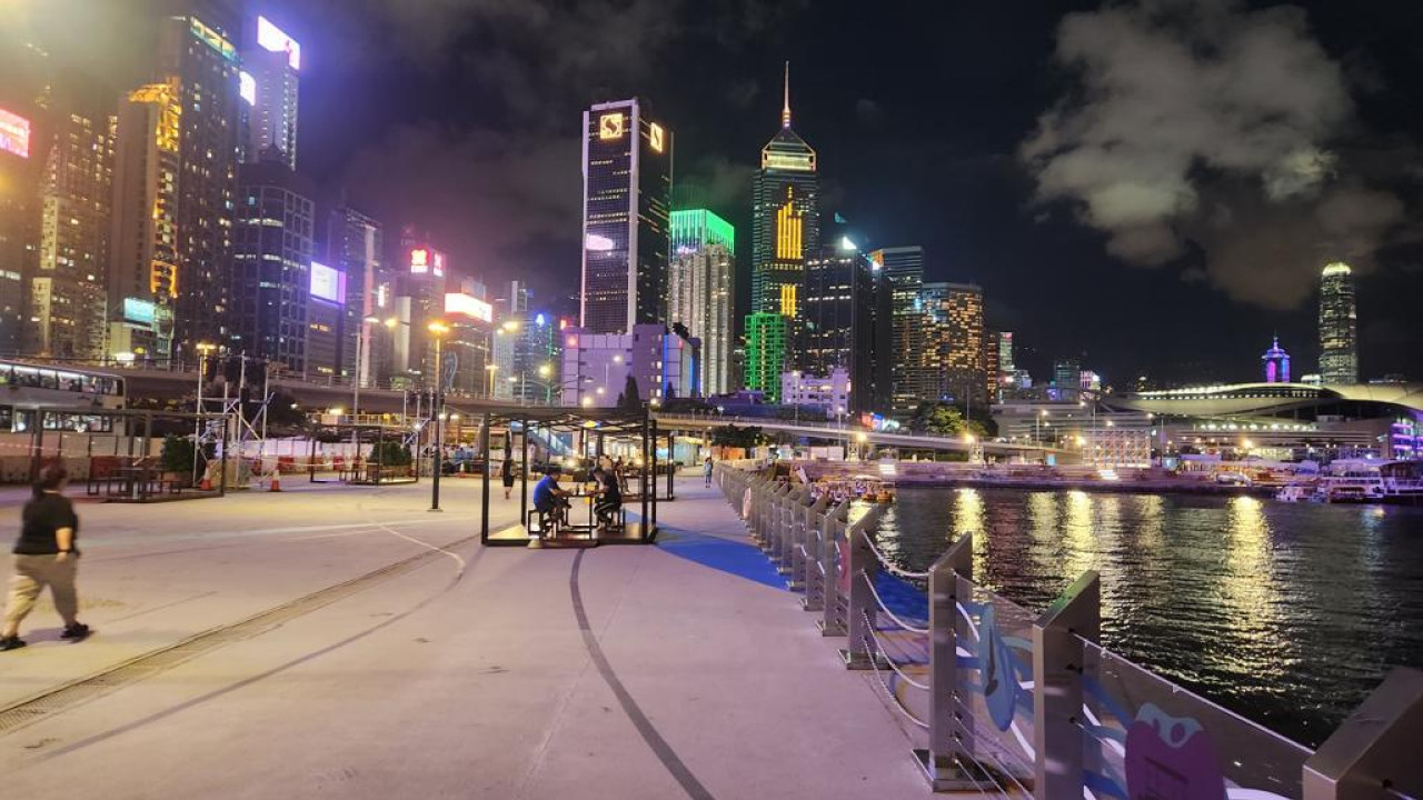 香港夜繽紛｜中秋國慶連假好去處！灣仔海濱藝遊坊　設有美食區／售賣香港特色街頭美食／中式糕點／小食串燒