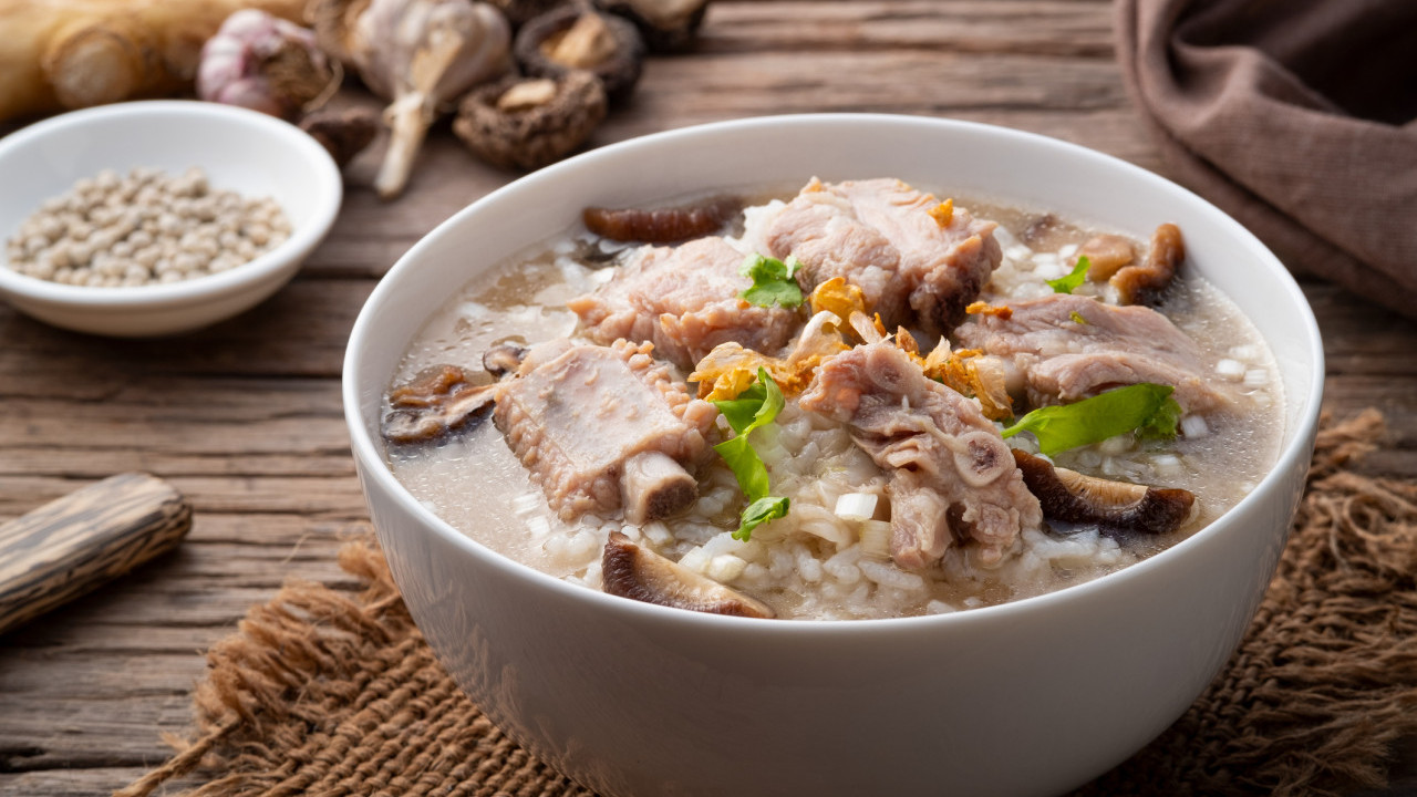 內地女食滾燙熱粥不慎將排骨吞下　食道慘遭尖銳骨頭割破／醫生花40分鐘才取出骨頭