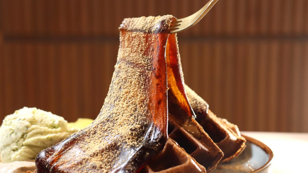 日賣 500 份！ 拉力超強瀑布麻糬窩夫