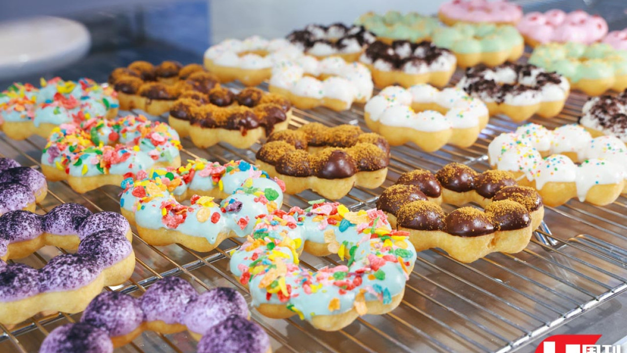 獨立歌手開波堤冬甩店 麻糬質感！Lotus 海鹽朱古力 + 生日蛋糕味