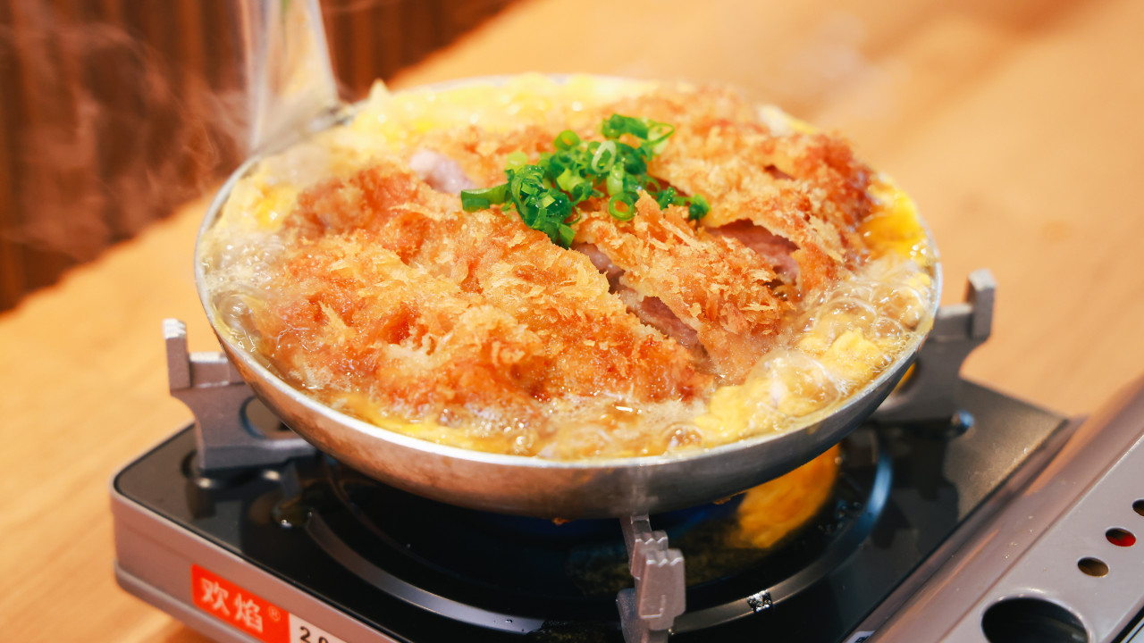 神級鐵 Pan 滑蛋豬扒丼 福岡傳統食譜炮製 / 超滑蛋汁好下飯！