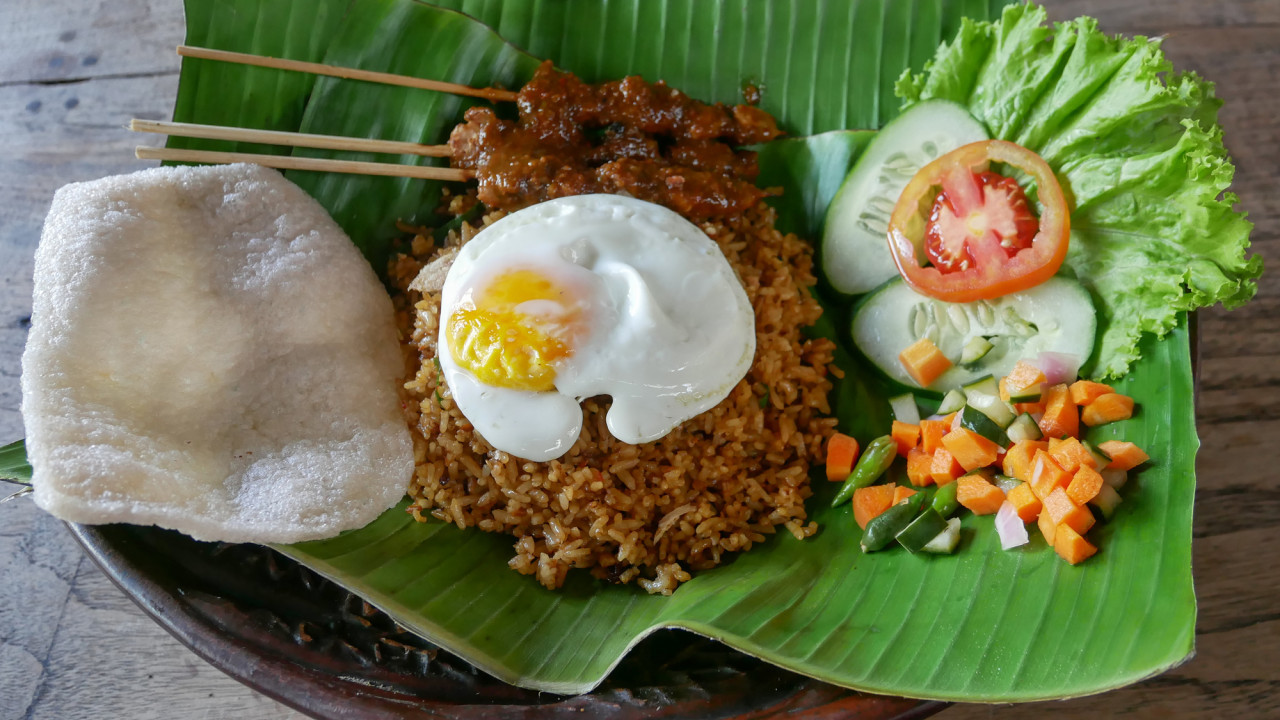 酒店吃炒飯突然刺痛吞嚥困難 驚揭碟上鋪墊有毒葉片／7招肉眼分辨毒葉