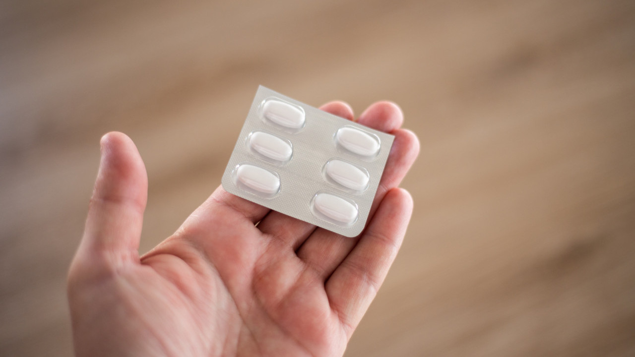 婦人食藥連鋁箔包裝一併吞下 1原因引致／卡在食道險釀成大出血