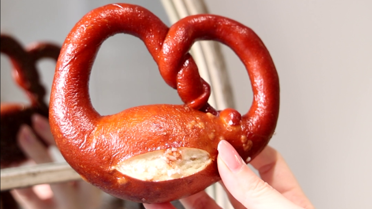 西班牙回流麵包師 賣低脂低卡德國鹼水麵包 / 肉桂卷鹹水貝果超美味！