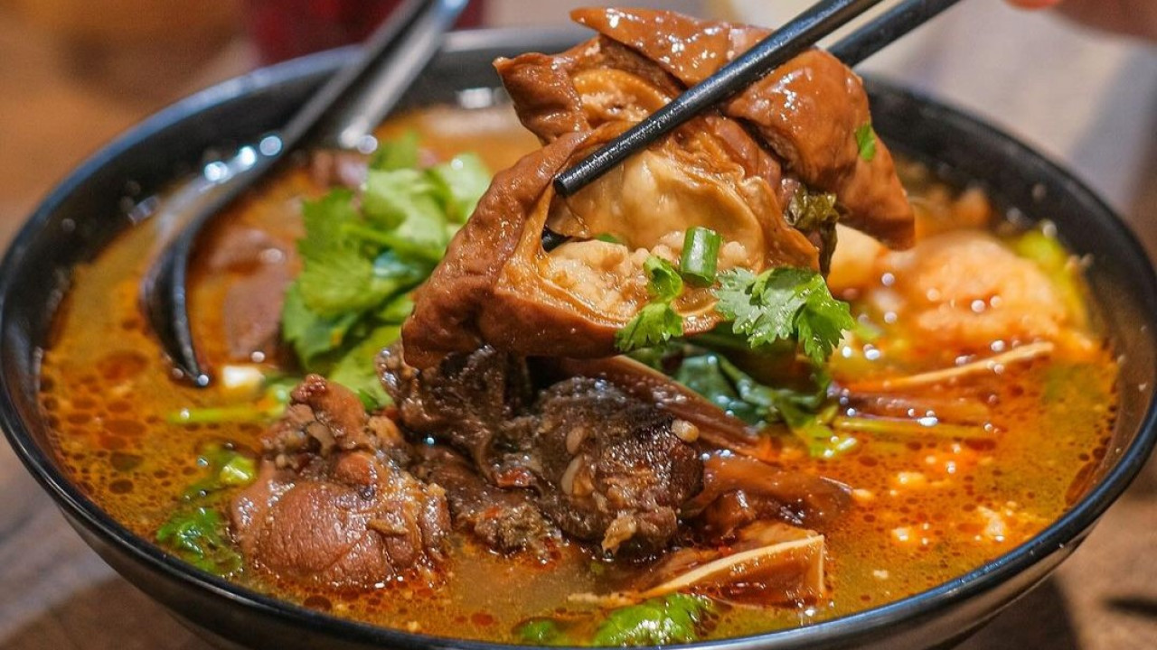 米線舖雲貴川小鬍子衝出香港英國開店！必試藤椒湯底／涼拌墨魚頭