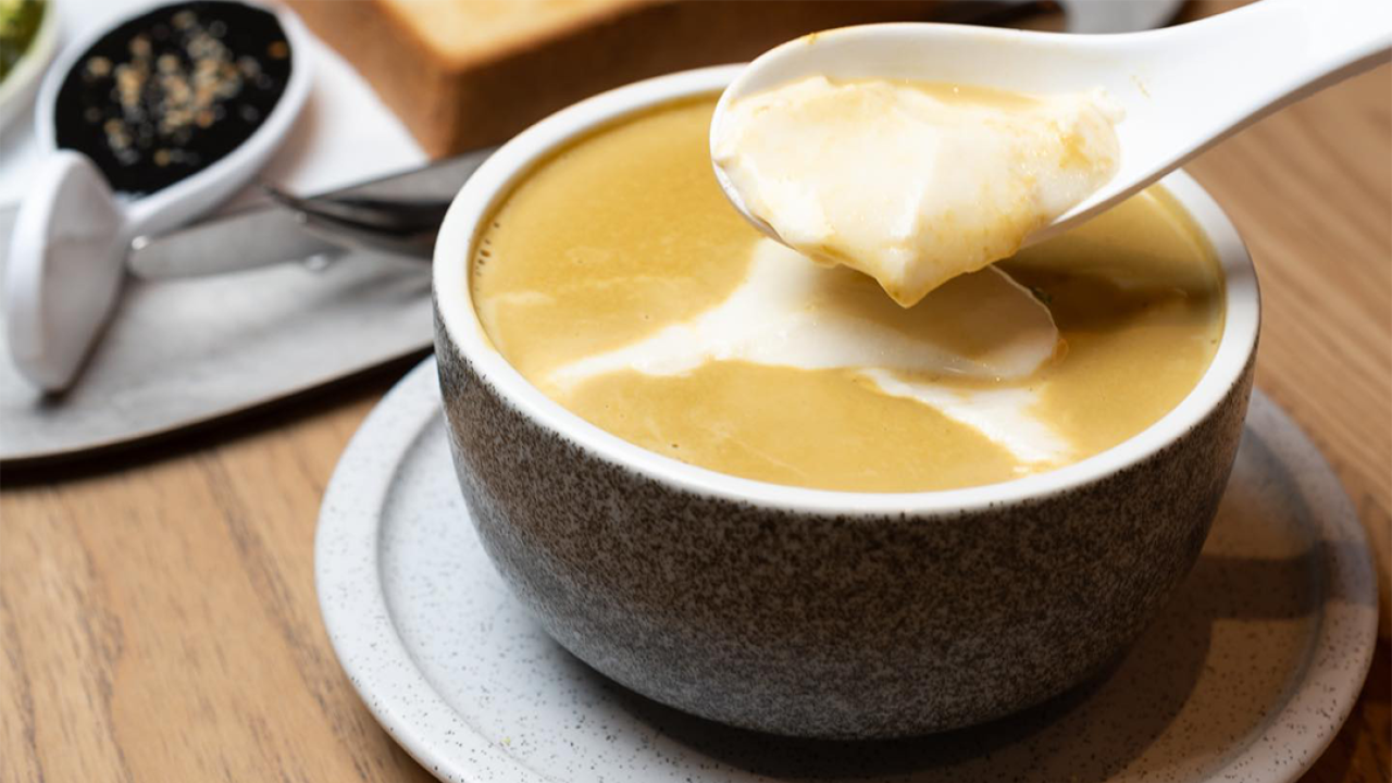 將軍澳新開港式糖水研香分店　石磨開心果露／8小時慢磨芝麻糊