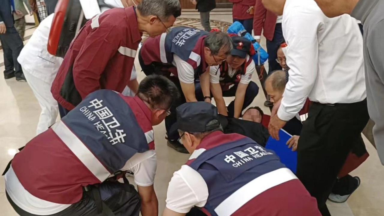 東莞新郎擺酒突發心跳停頓暈倒  巧遇7支急救隊在旁開會救回一命！