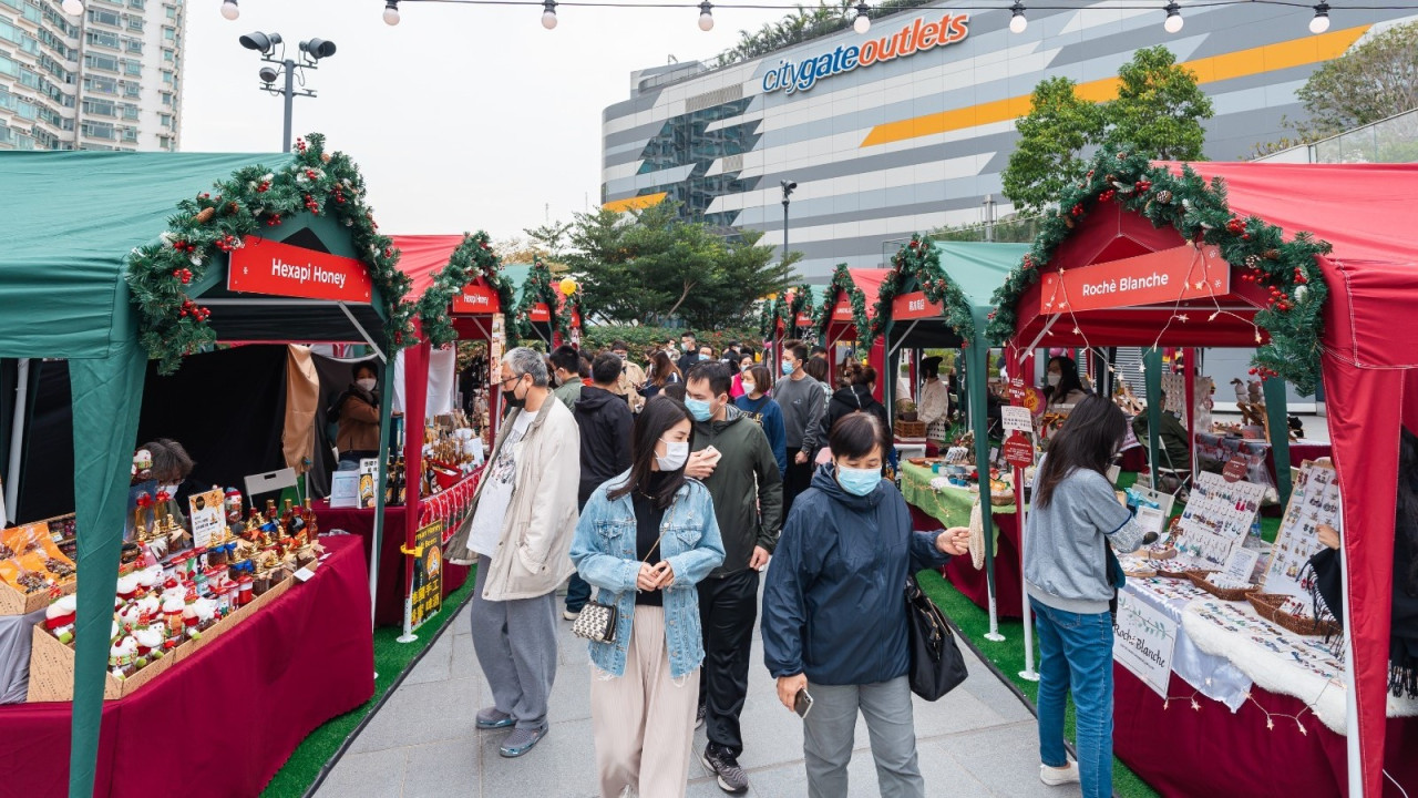 東涌東薈城藍精靈聖誕市集　打卡精靈聖誕樹／光影拱門／迷宮森林