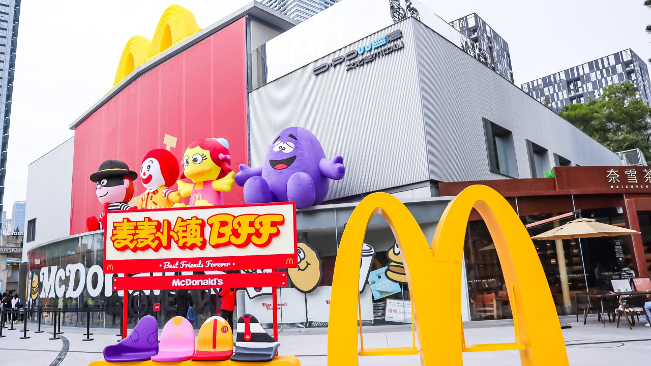 深圳 BFF 友誼麥歲藝術展 蘋果樹 + 麥當勞叔叔長椅 / 麥麥小鎮瘋狂影相 