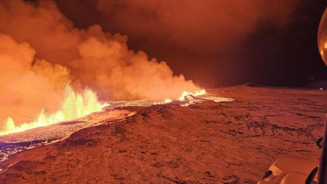 冰島火山大爆發 鄉鎮格林達維克面臨滅鎮危機 近4000人緊急疏散 