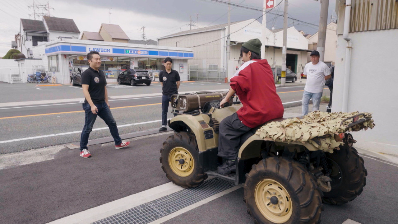 回憶守護隊｜Sica深度遊日本發掘當地人回憶 化身指揮官體驗坐坦克車遊街