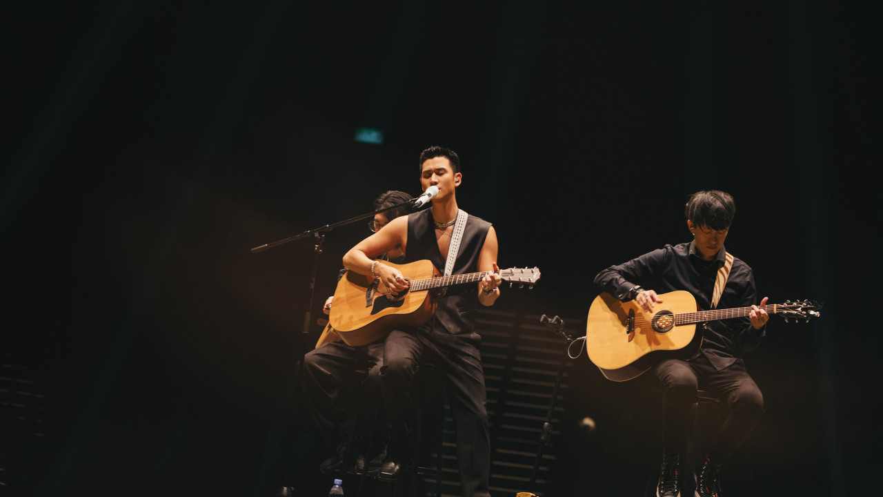 周興哲澳門個唱兩度脫衣派福利！男粉絲喊「老公」示愛 Eric曬廣東話：我愛你哋呀