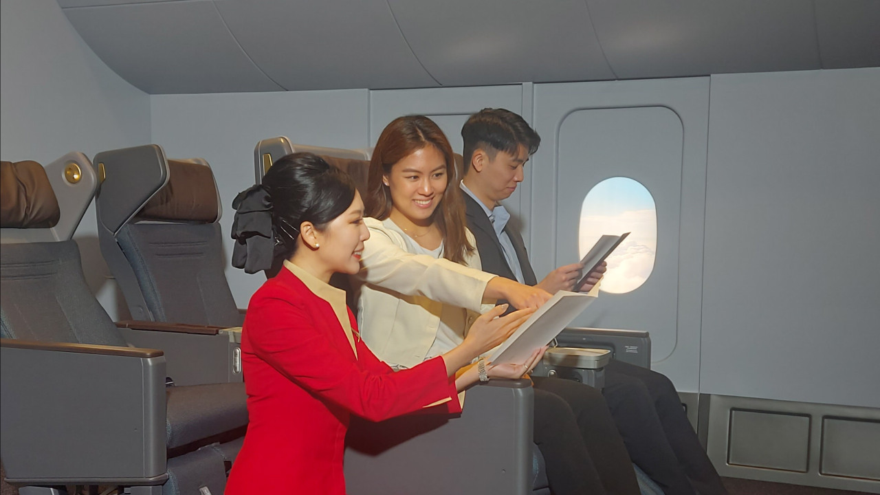 國泰航空全新特選經濟客艙率先睇！座椅、機上娛樂系統全面升呢