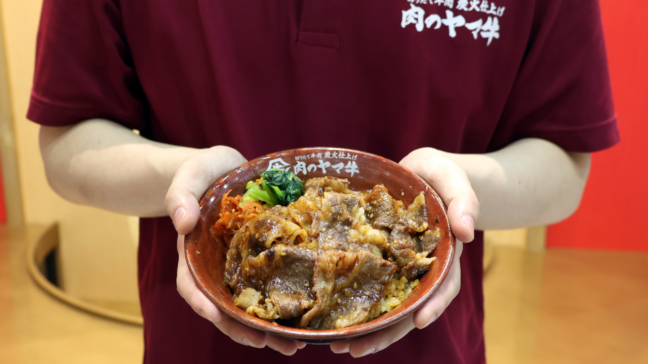 日本過江！全港最平炭燒牛肉飯店登陸 $35 炭燒牛小排丼 超有誠意即叫即切再炭燒