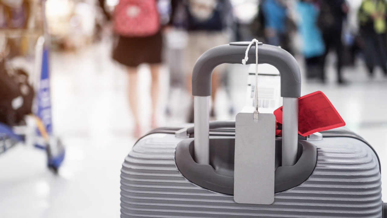 機場員工爆別在行李箱掛吊牌！隨時會上唔到飛機！