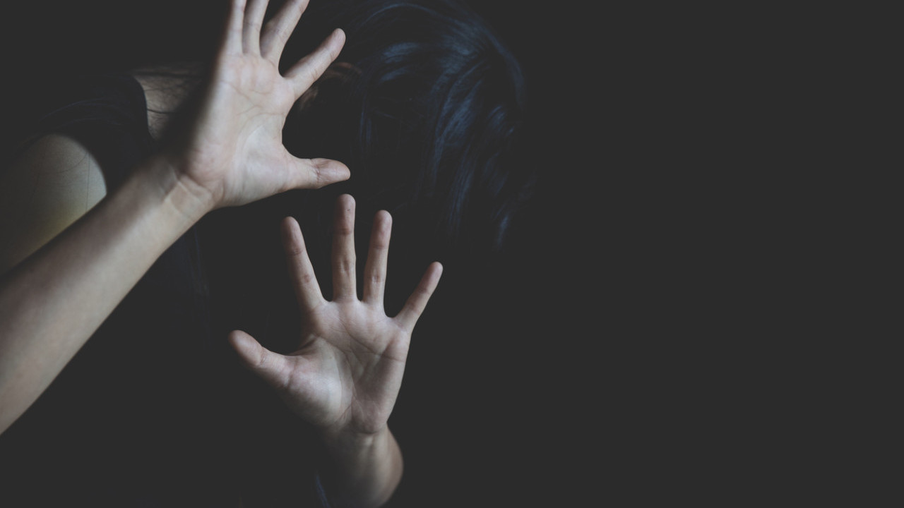 驚覺未婚夫與「44男學生性侵1女案」有關！韓女偷偷調查揭驚人內情