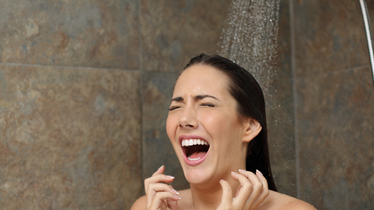 內地五星酒店被職員突然闖入！正沖涼慘被看光！