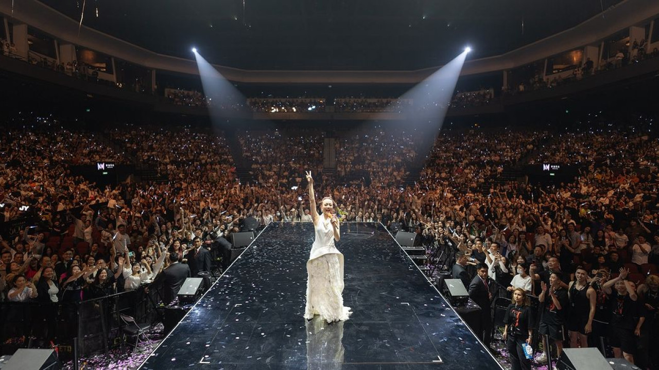 容祖兒澳門開騷期間險生意外！機關問題致跌倒 Joey自嘲：連人帶聲跌落坑渠咁