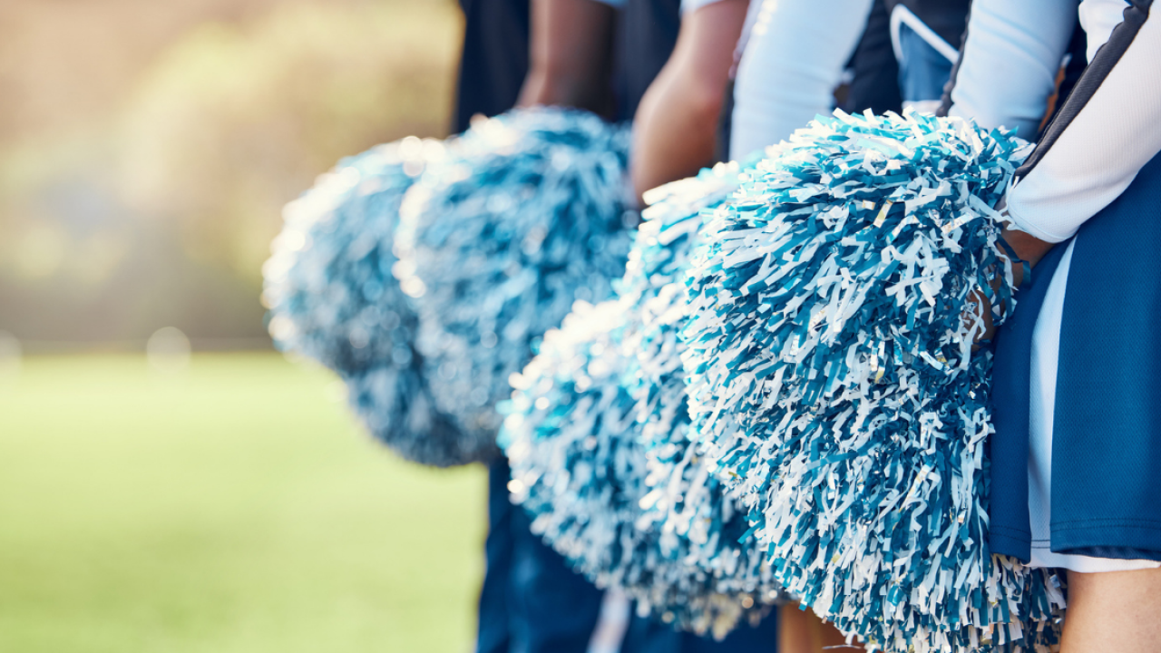 日本男消防隊長用假卡片入大學 扮記者為拍攝啦啦隊成員 下場如此