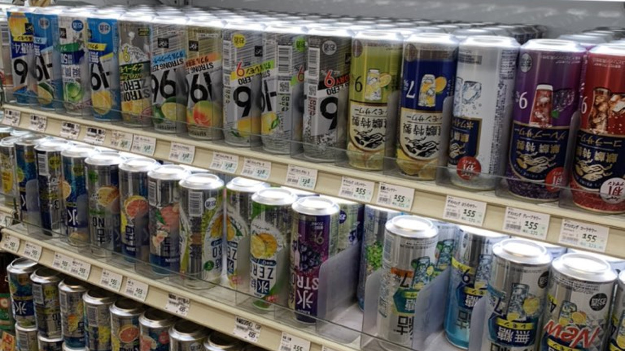 日本超市飲料為何倒轉放？網友競猜背後4大可能原因