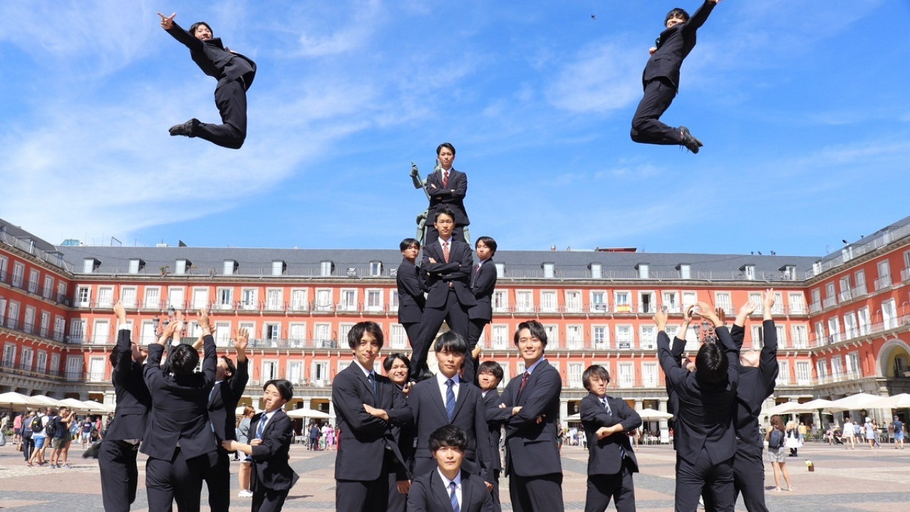 日本西裝啦啦隊「Cheer Re-Man’s」街頭表演爆紅！全男班顛覆傳統熱血追夢