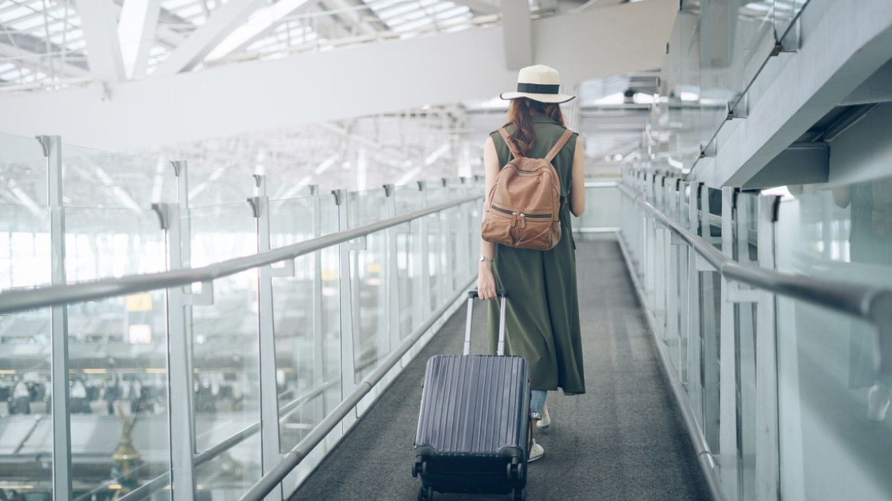 旅行別用這2款行李箱！空姐警告：看似堅固其實超易爛