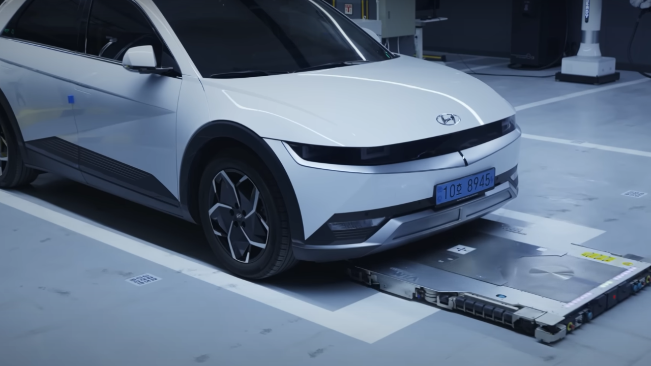 新牌車手救星！韓國研發自動幫你泊車機器人  解放雙手最快30秒完成