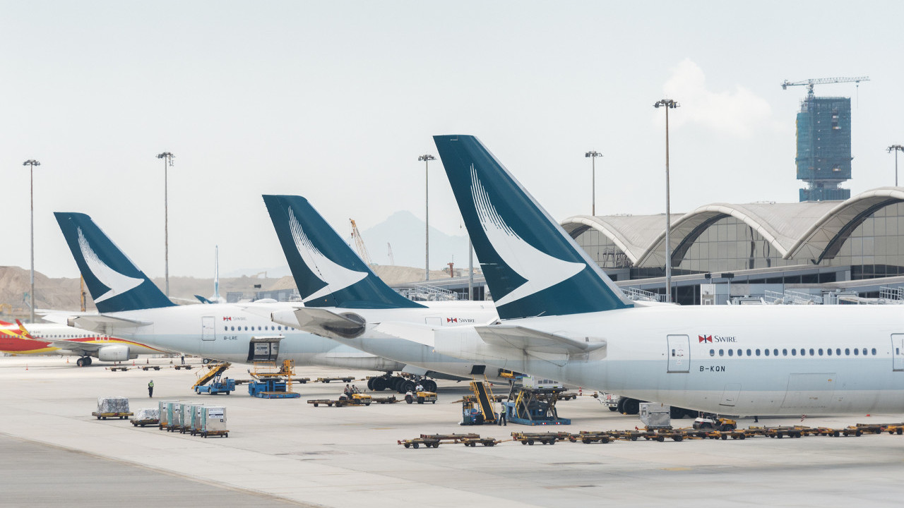 強颱風樺加沙逼近 國泰計劃調泊飛機避風 各航空公司免費改機票安排