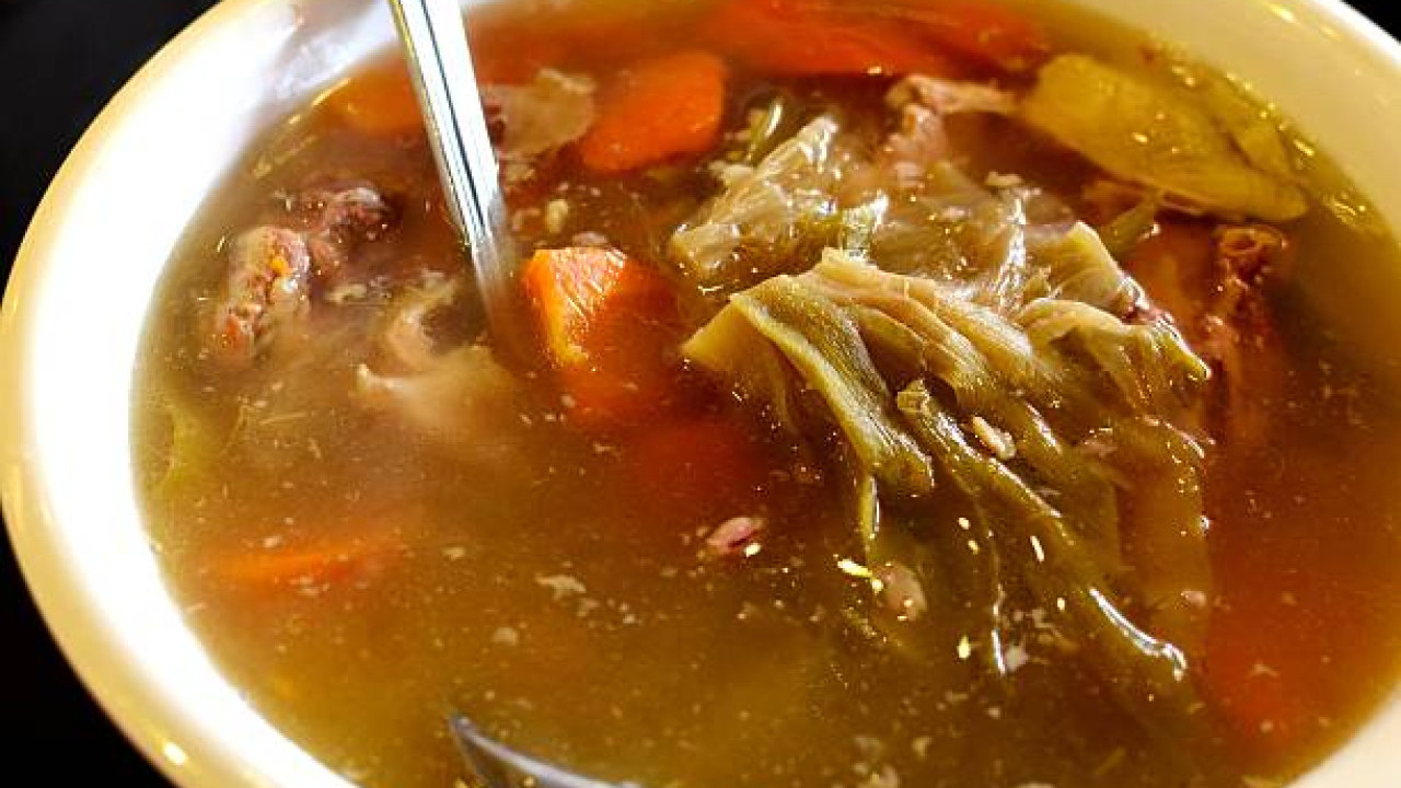 47歲婦飲老火湯腦出血中風亡！醫生揭2類湯極危險：如飲鹽水傷血管、煲太久恐致癌