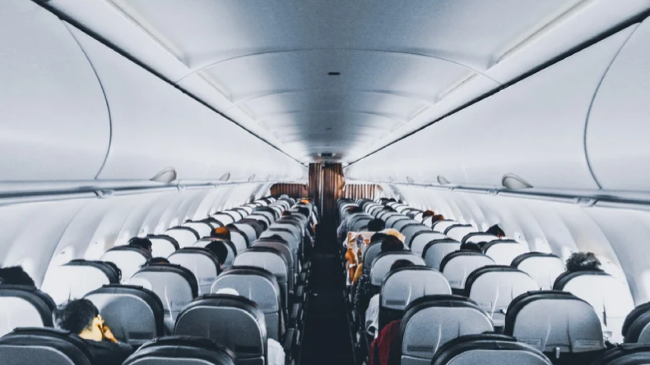 搭飛機千祈唔好揀呢一排？專家認證飛機「最伏座位」