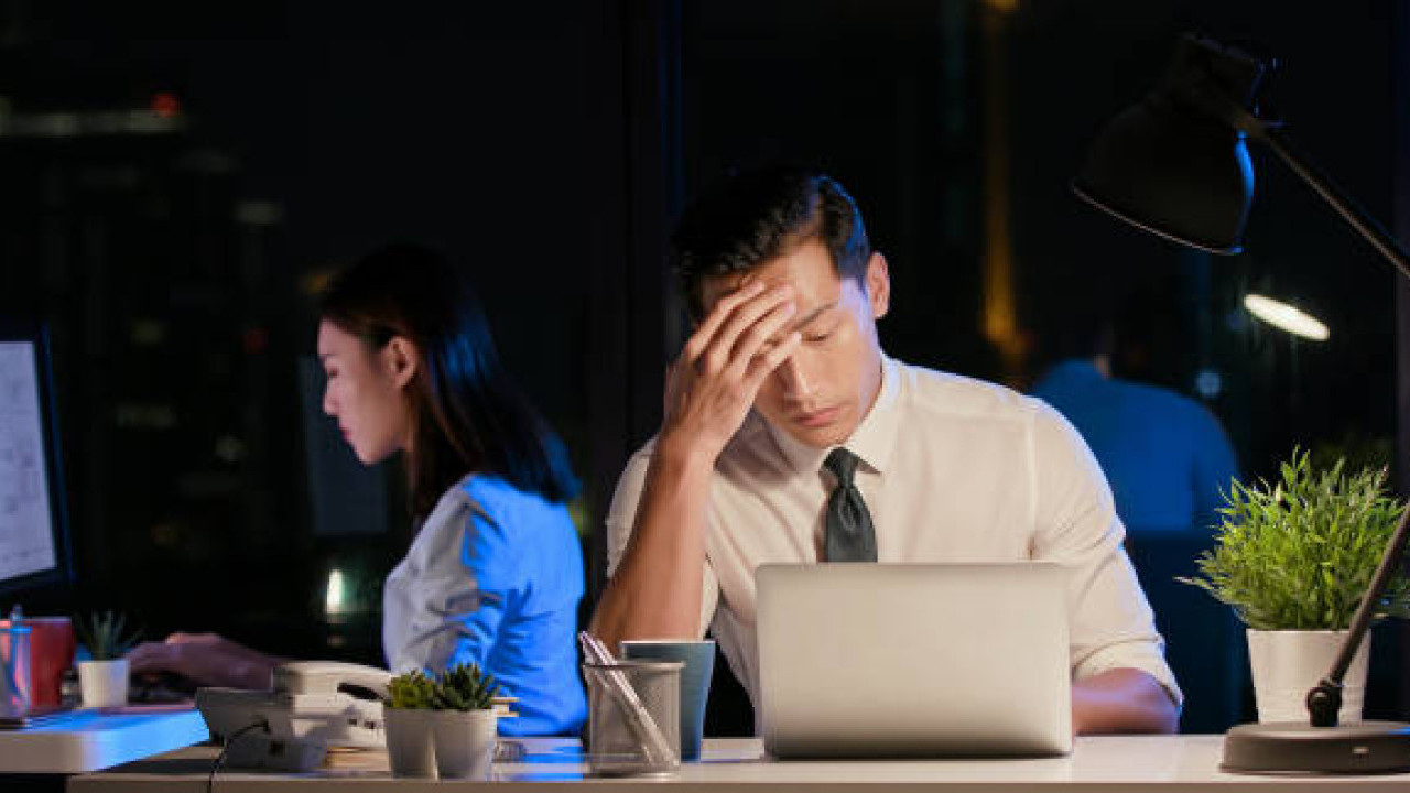 打工仔必睇！單日OT隨時中過勞17大警號！附10大減壓食物/中醫推介紓壓茶療